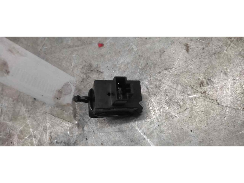 Recambio de boton regulacion de faros para nissan terrano/terrano.ii (r20) aventura referencia OEM IAM 251900F000 4 PINS 