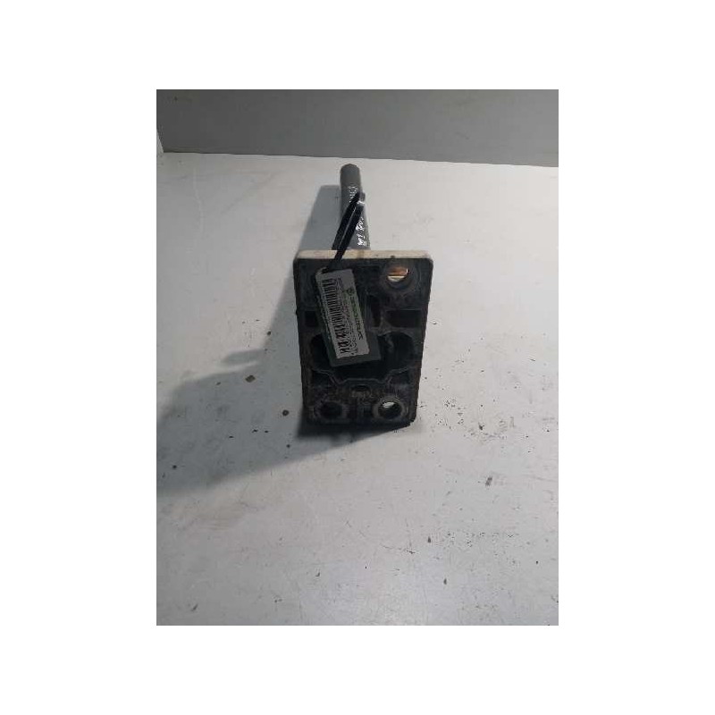 Recambio de soporte guardabarros trasero para renault premium route 2006 10.8 diesel referencia OEM IAM  DELANTERO IZQUIERDA