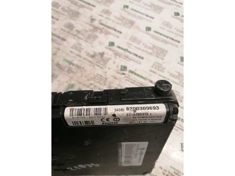 Recambio de caja reles / fusibles para renault scenic ii emotion referencia OEM IAM 8200309693 S118400310L 