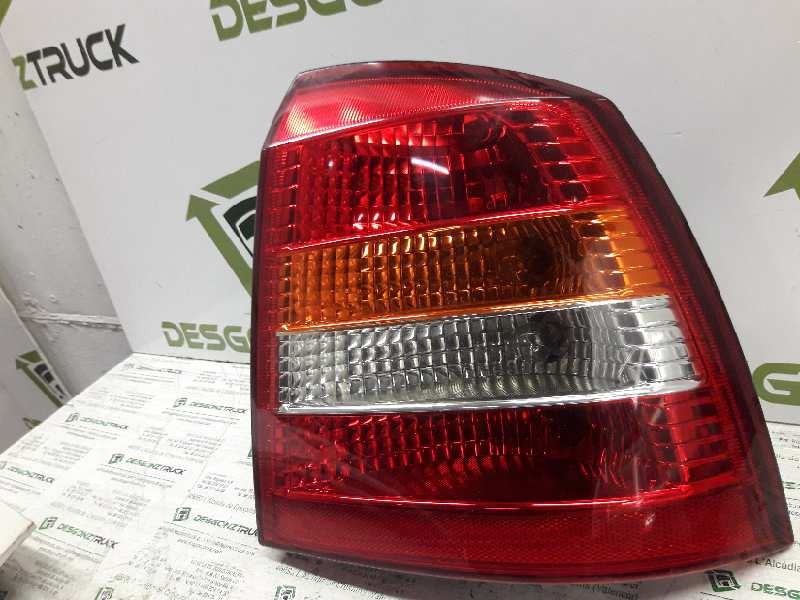 Recambio de piloto trasero derecho para opel astra g berlina club referencia OEM IAM 90521544  