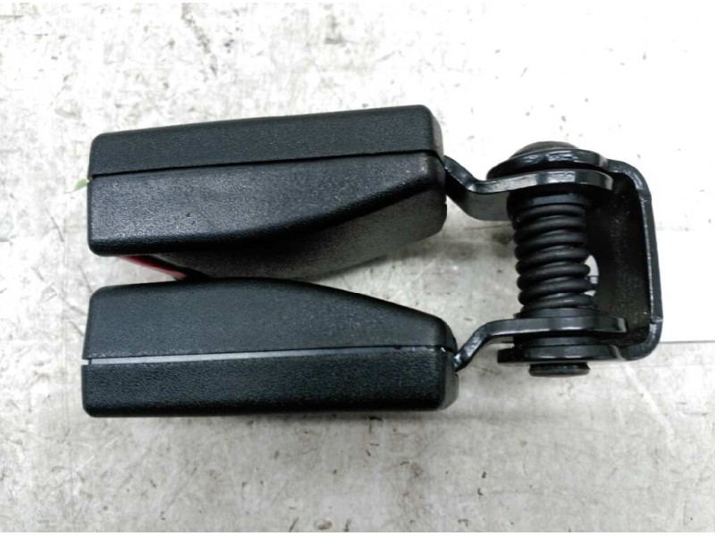 Recambio de enganche de cinturon trasero para opel zafira a blue line referencia OEM IAM   