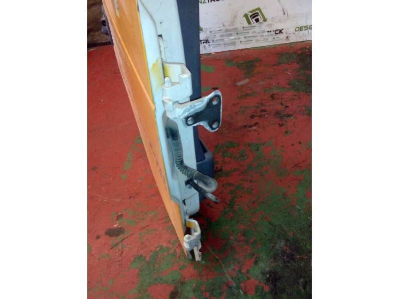 Recambio de puerta delantera derecha para nissan trucks atleon 140 referencia OEM IAM   