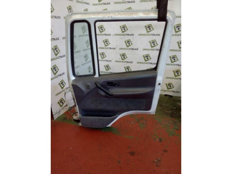 Recambio de puerta delantera derecha para nissan trucks atleon 140 referencia OEM IAM   