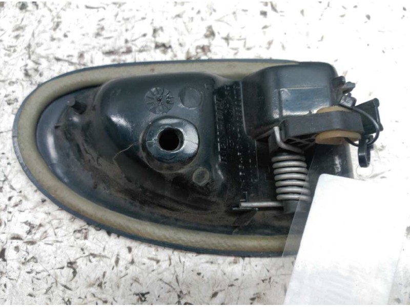 Recambio de maneta interior delantera derecha para renault megane i berlina hatchback (ba0) referencia OEM IAM 7700830079  