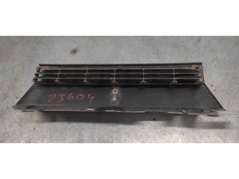 Recambio de rejilla delantera central para renault 9 1.4 gtl avenue referencia OEM IAM   