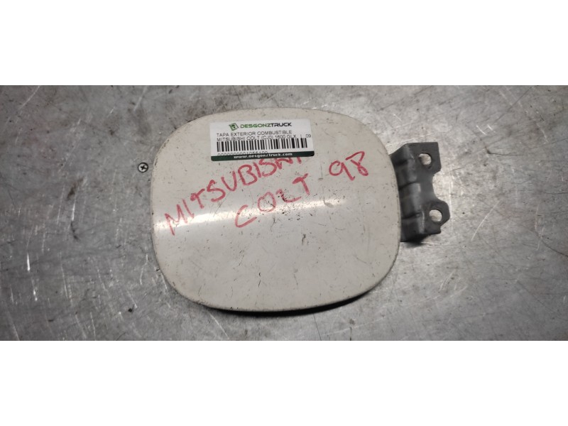 Recambio de tapa exterior combustible para mitsubishi colt (cj0) 1600 glx referencia OEM IAM   