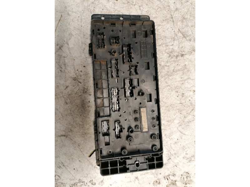 Recambio de caja reles / fusibles para land rover discovery (lt) td5 referencia OEM IAM YQE103310 103013100796 