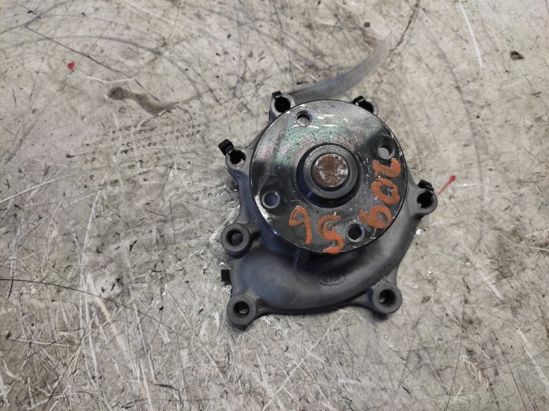 Recambio de bomba agua para kia carnival ii 2.9 crdi cat referencia OEM IAM   