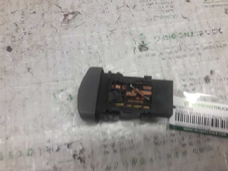 Recambio de warning para nissan micra (k11) alpine (1996) referencia OEM IAM 06012 8 PINS 