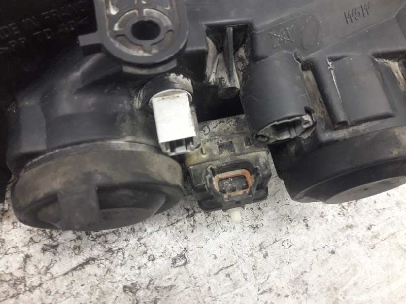 Recambio de faro izquierdo para nissan primera berlina (p11) básico referencia OEM IAM 89005899 XENON 