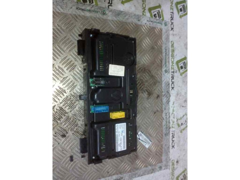 Recambio de cuadro instrumentos para renault magnum ab 2005 12.8 diesel referencia OEM IAM 7420977604 7422185288 