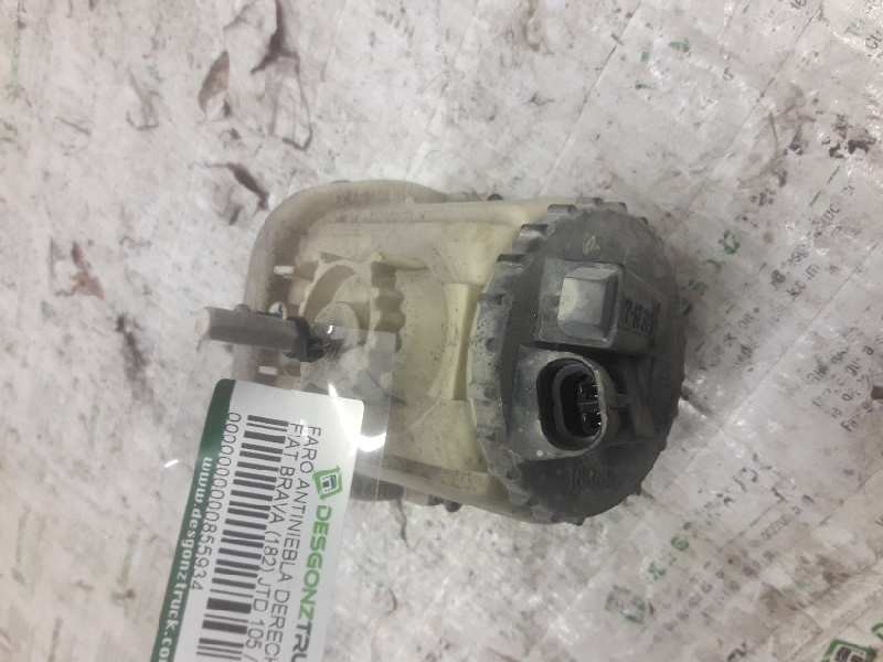 Recambio de faro antiniebla derecho para fiat brava (182) jtd 105 / 100 clima referencia OEM IAM 38660748 2 PINS 