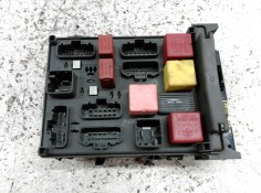 Recambio de caja reles / fusibles para renault laguna ii grandtour (kg0) referencia OEM IAM 8200004201E 8200447435 