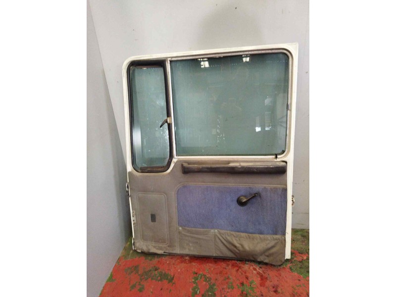 Recambio de puerta delantera derecha para pegaso trucks serie 1200 1223 referencia OEM IAM   