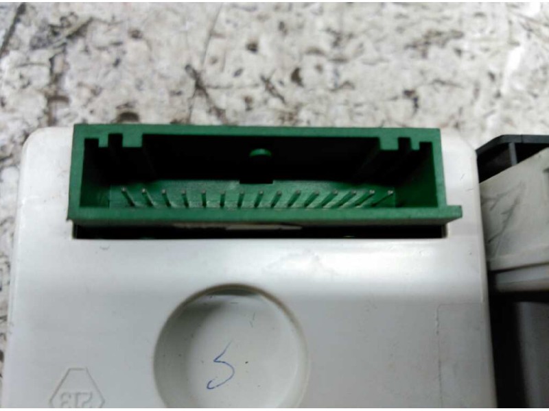 Recambio de pantalla multifuncion para renault laguna ii grandtour (kg0) referencia OEM IAM 8200361582A NS4777780Y 