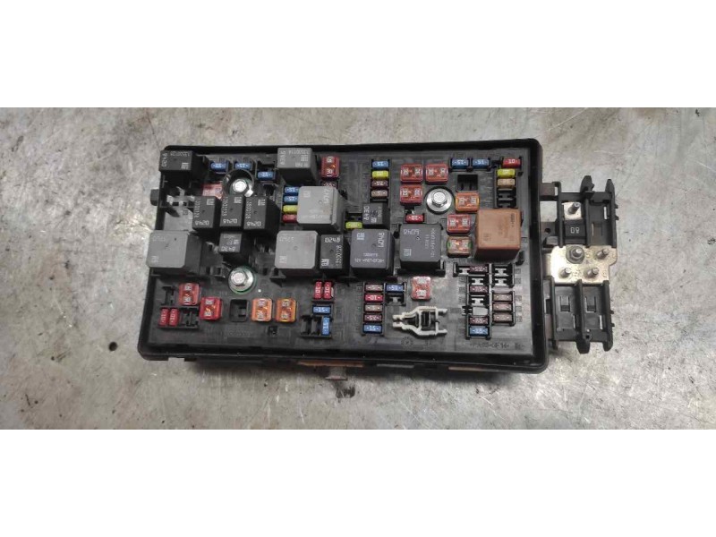 Recambio de caja reles / fusibles para opel insignia berlina cosmo referencia OEM IAM 13255300 544949969 