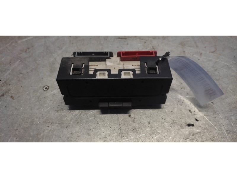 Recambio de pantalla multifuncion para renault laguna (b56) 1.8 referencia OEM IAM 7700428029A  