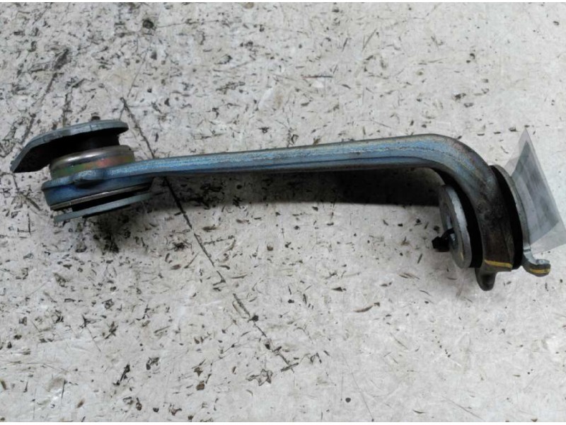 Recambio de soporte para renault laguna ii grandtour (kg0) referencia OEM IAM  SOPORTE CUNA DERECHO