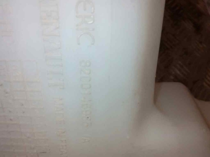Recambio de deposito limpia para renault mascott fg 160. 35/55/65 cabina individual referencia OEM IAM 82002146985  