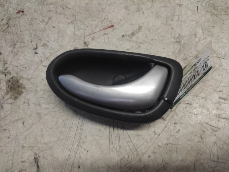 Recambio de maneta interior trasera derecha para nissan primera berlina (p12) acenta referencia OEM IAM 82670AV601  