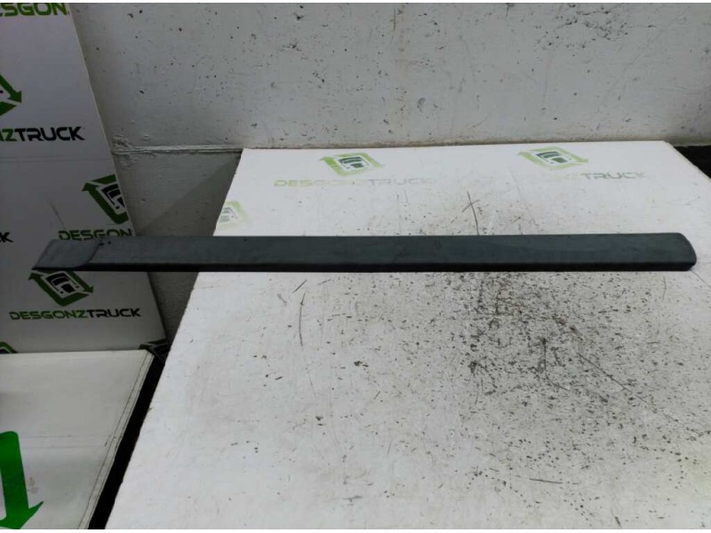 Recambio de moldura puerta delantera izquierda para peugeot partner (s1) combispace referencia OEM IAM 9640259677  