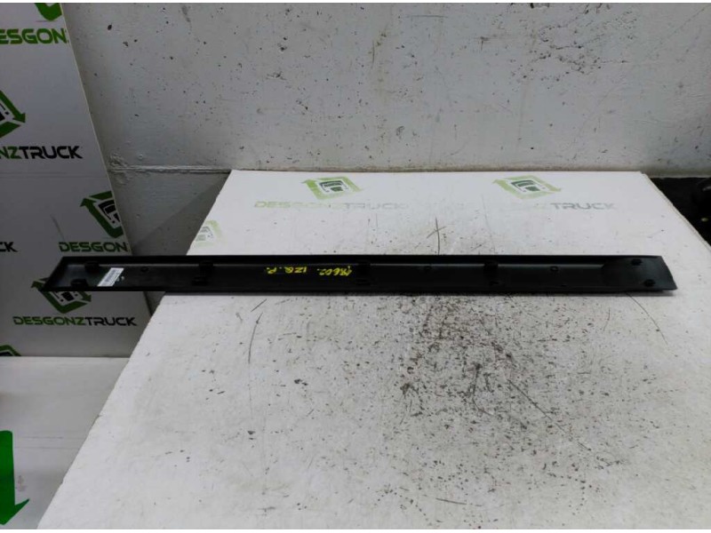 Recambio de moldura puerta delantera izquierda para peugeot partner (s1) combispace referencia OEM IAM 9640259677  