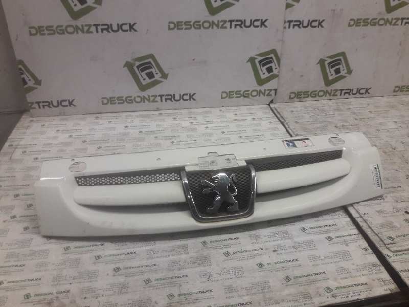 Recambio de rejilla delantera central para peugeot partner (s2) combi plus referencia OEM IAM   