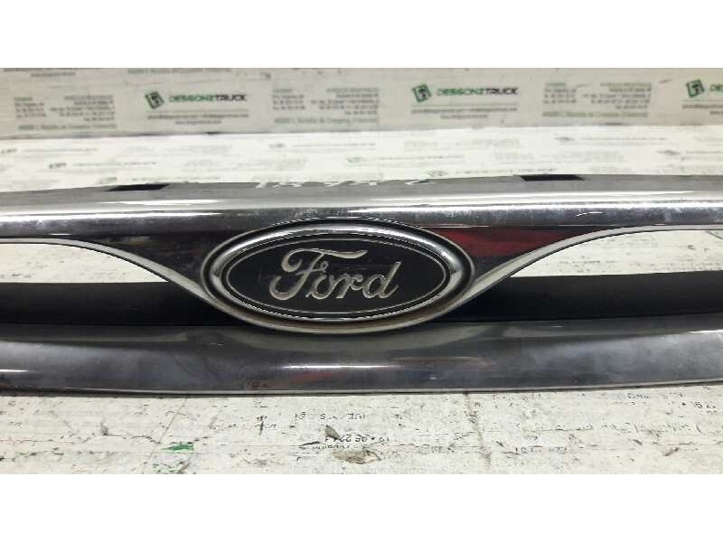 Recambio de rejilla delantera central para ford escort berl./turnier atlanta berlina referencia OEM IAM   