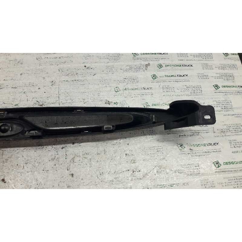 Recambio de rejilla delantera central para ford escort berl./turnier atlanta berlina referencia OEM IAM   