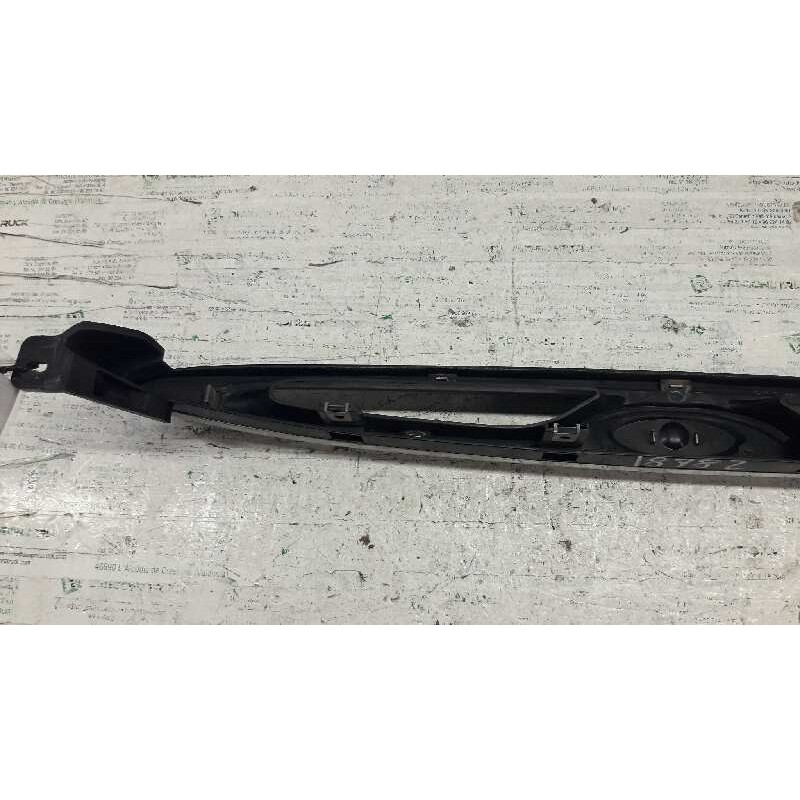 Recambio de rejilla delantera central para ford escort berl./turnier atlanta berlina referencia OEM IAM   