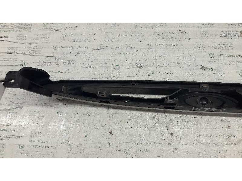 Recambio de rejilla delantera central para ford escort berl./turnier atlanta berlina referencia OEM IAM   