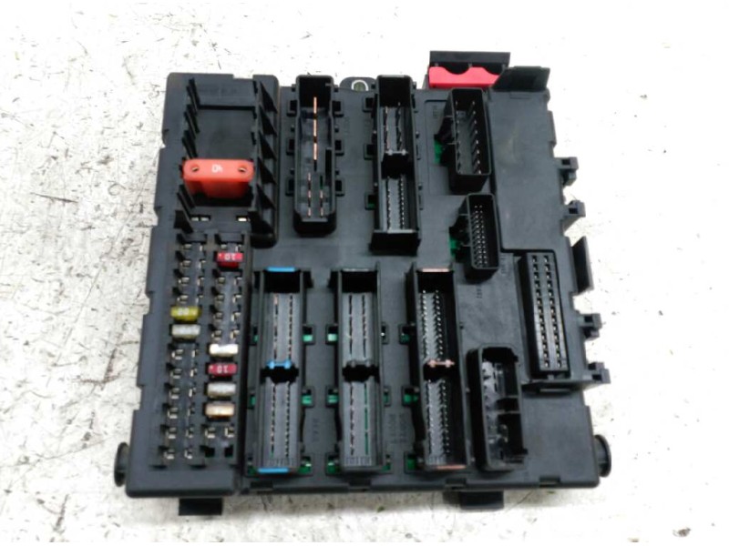 Recambio de caja reles / fusibles para opel vectra c berlina 2.0 dti referencia OEM IAM 519045017 460023260 
