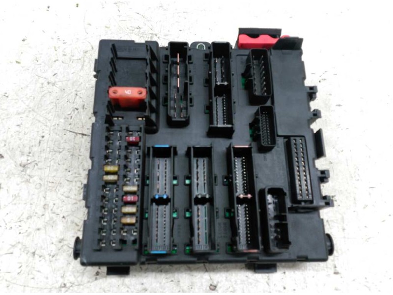 Recambio de caja reles / fusibles para opel vectra c berlina comfort referencia OEM IAM 519045017 460023260 