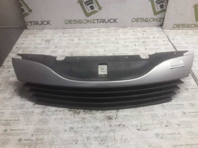 Recambio de rejilla delantera central para renault laguna ii grandtour (kg0) dynamique referencia OEM IAM 8200390126  