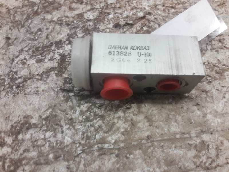 Recambio de valvula expansion para daewoo tacuma se referencia OEM IAM 613828U100 2G04225 