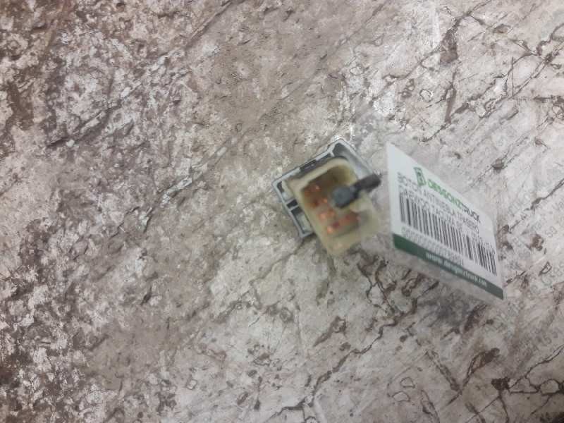 Recambio de boton antiniebla trasero para daewoo tacuma se referencia OEM IAM  5 PINS 