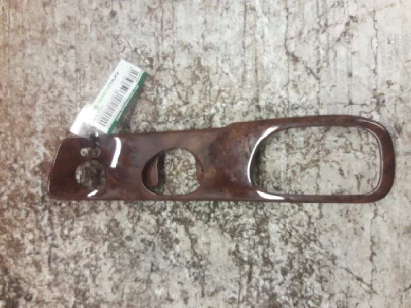 Recambio de moldura para daewoo tacuma se referencia OEM IAM 96446353  