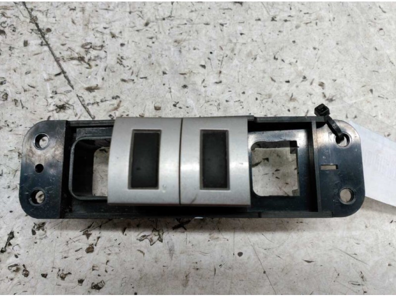 Recambio de botonera para kia carnival ii 2.9 cdri ex referencia OEM IAM   