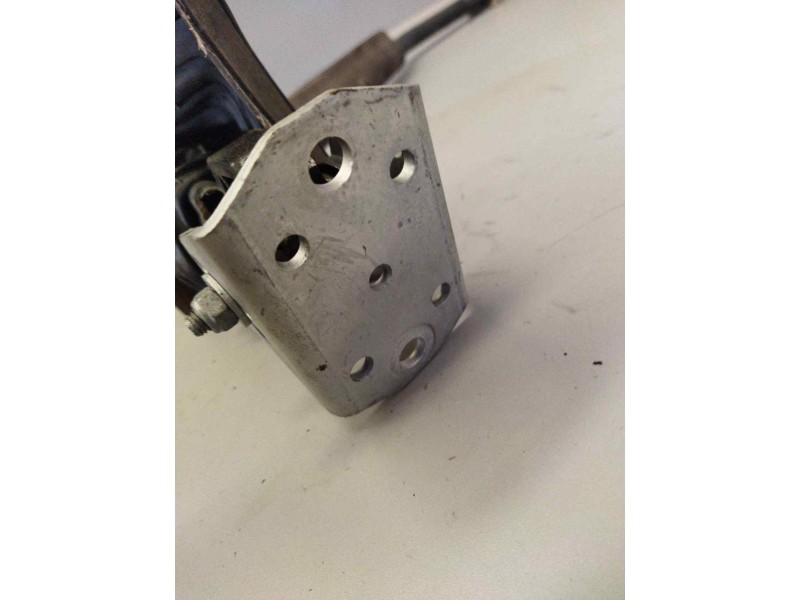 Recambio de brazo retrovisor izquierdo para iveco eurocargo referencia OEM IAM   