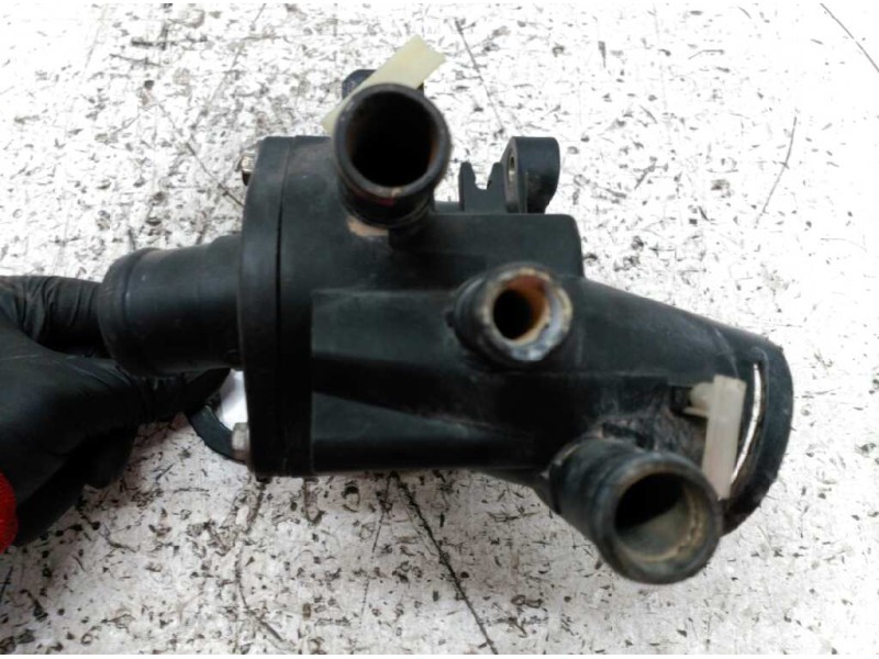 Recambio de cuerpo termostato para seat ibiza (6k1) signo referencia OEM IAM 032121111D  