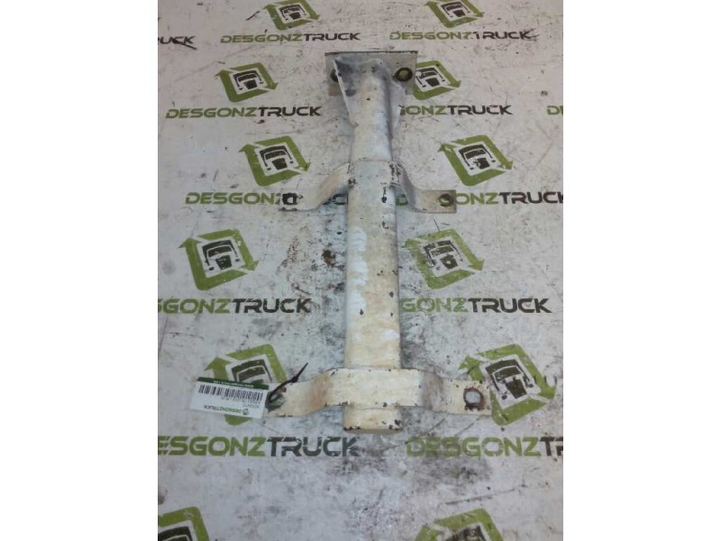 Recambio de soporte para nissan trucks l35.08 ...... referencia OEM IAM  SOPORTE GUARDABARROS DELANTERO DERECHO 
