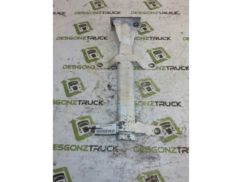 Recambio de soporte para nissan trucks l35.08 ...... referencia OEM IAM  SOPORTE GUARDABARROS DELANTERO IZQUIERDO 