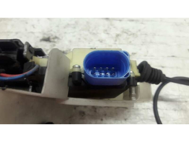 Recambio de cerradura puerta delantera izquierda para volkswagen t5 transporter/furgoneta combi city referencia OEM IAM   