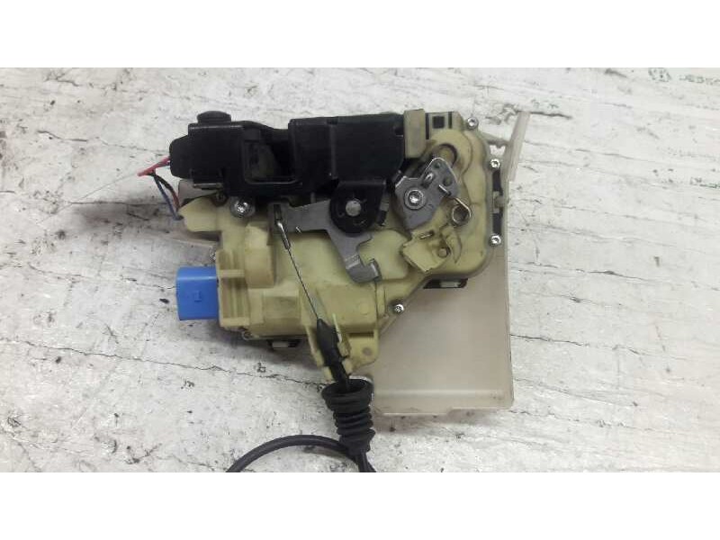 Recambio de cerradura puerta delantera izquierda para volkswagen t5 transporter/furgoneta combi city referencia OEM IAM   