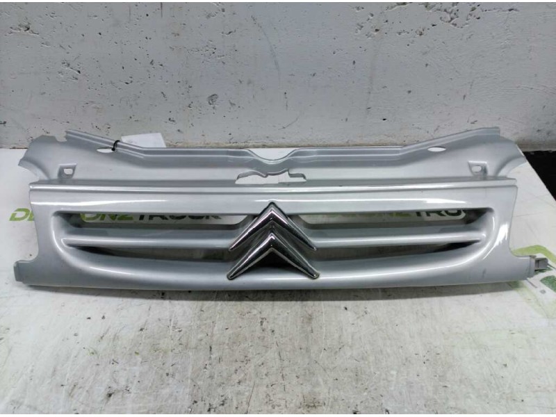 Recambio de rejilla delantera central para citroën berlingo 1.9 d cumbre familiar referencia OEM IAM   