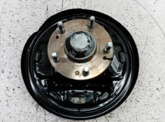 Recambio de buje trasero izquierdo para kia carnival ii 2.9 cdri ex referencia OEM IAM   