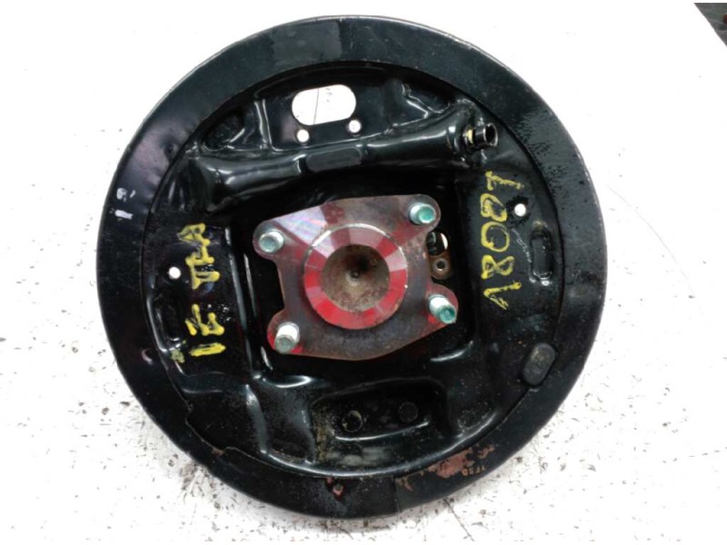 Recambio de buje trasero izquierdo para kia carnival ii 2.9 cdri ex referencia OEM IAM   