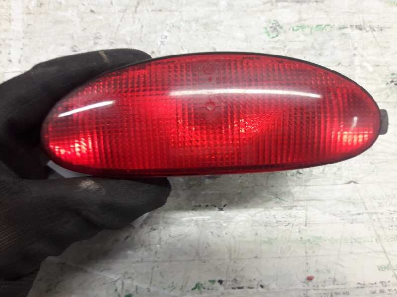 Recambio de luz central de freno para peugeot 206 berlina xr referencia OEM IAM 12F002  