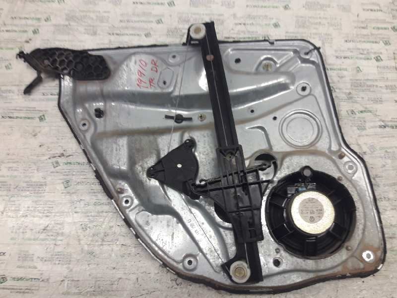 Recambio de elevalunas trasero derecho para volkswagen golf iv berlina (1j1) 1.9 tdi referencia OEM IAM 1J4839756A  