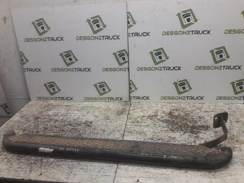 Recambio de estribo derecho para nissan terrano/terrano.ii (r20) referencia OEM IAM   